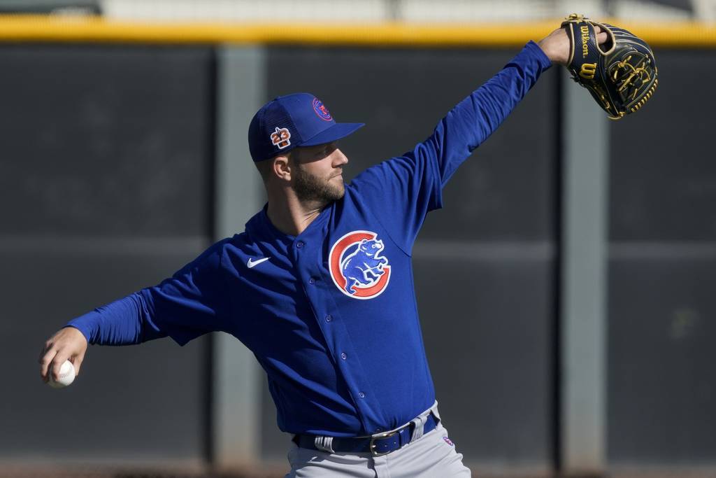 Brad Boxberger throws during a Cubs spring training workout on Feb. 15, 2023.