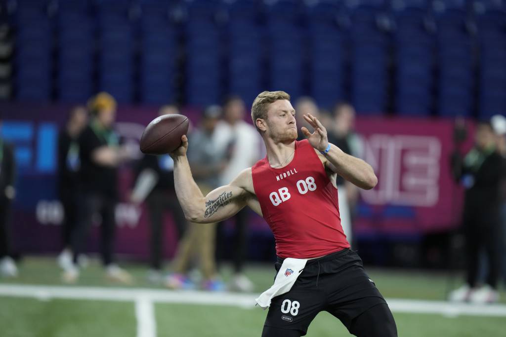 Kentucky quarterback Will Levis runs a drill at the NFL combine on March 4, 2023.