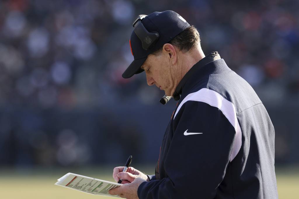 Bears coach Matt Eberflus writes notes in the second quarter against the Vikings at Soldier Field on Jan. 8, 2023.