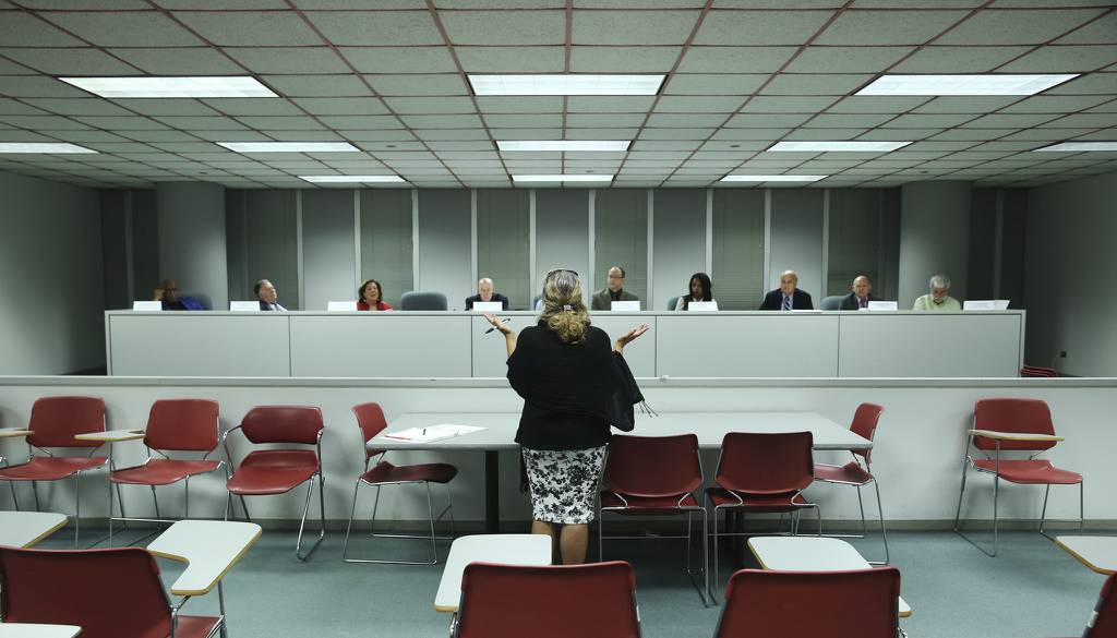 A mother addresses the commission about her incarcerated son during a meeting of the Torture Inquiry and Relief Commission at the Thompson Center on Sept. 21, 2016, in Chicago.