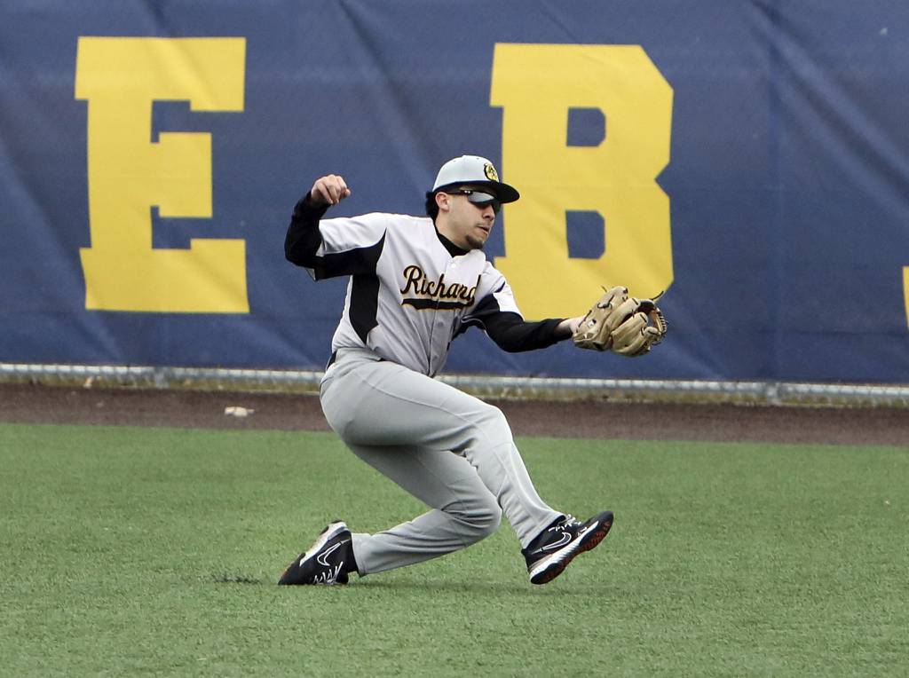 Richards' Jacob Gonzalez catches a fly ball in right field against Sandburg during a nonconference game in Orland Park on Friday, March 24, 2023.