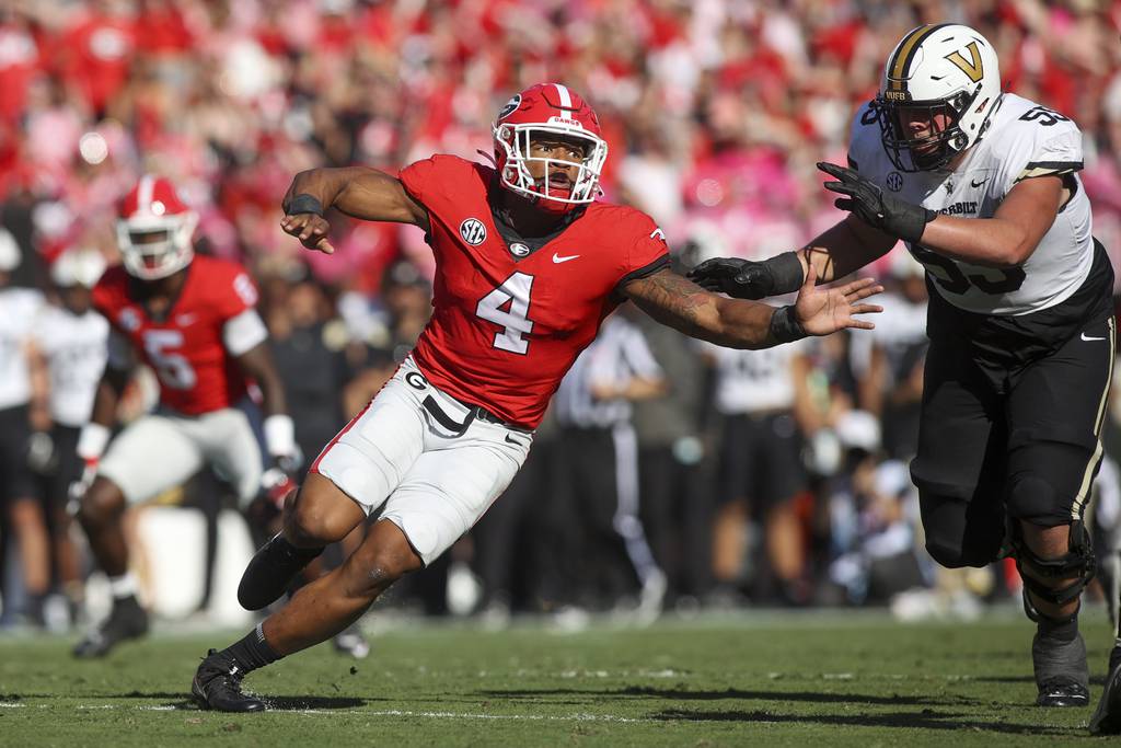 Georgia linebacker Nolan Smith rushes the passer in the first half of a game against Vanderbilt on Oct. 15, 2022.