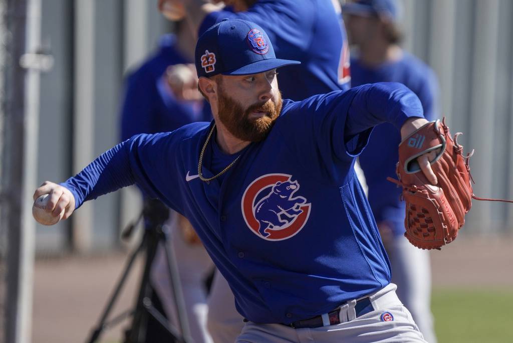 Ben Leeper throws during a Cubs spring training workout on Feb. 15, 2023.