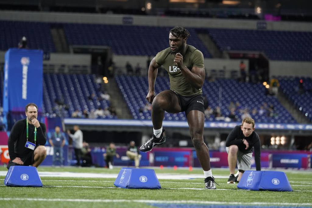 Alabama linebacker Will Anderson runs a drill at the NFL combine in Indianapolis on March 2, 2023.