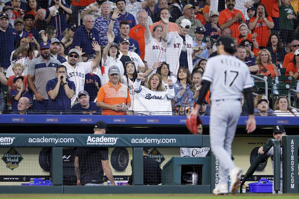 Astros fans jeer and wave to White Sox reliever Joe Kelly as he heads to the dugout after being pulled in the seventh inning Saturday in Houston.