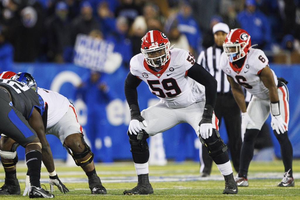 Georgia offensive lineman Broderick Jones lines up for a play during a game against Kentucky on Nov. 19, 2022.