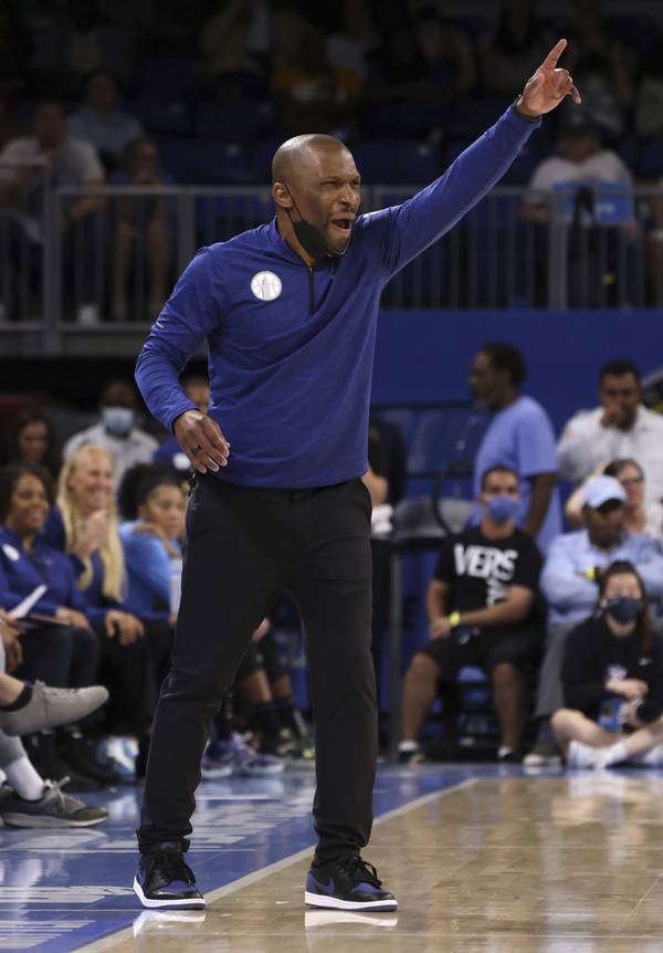 Sky head coach James Wade yells to players in the second quarter against the Liberty in Game 1 of the WNBA playoffs on Aug. 17, 2022.