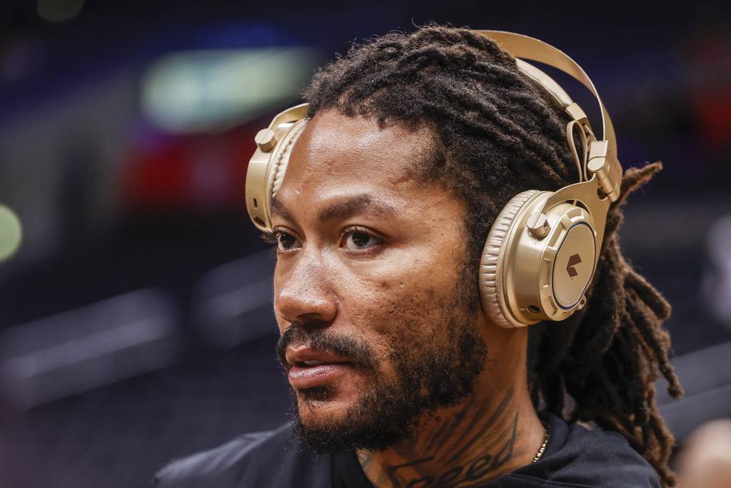 Knicks guard Derrick Rose starts a chess tournament in Vegas