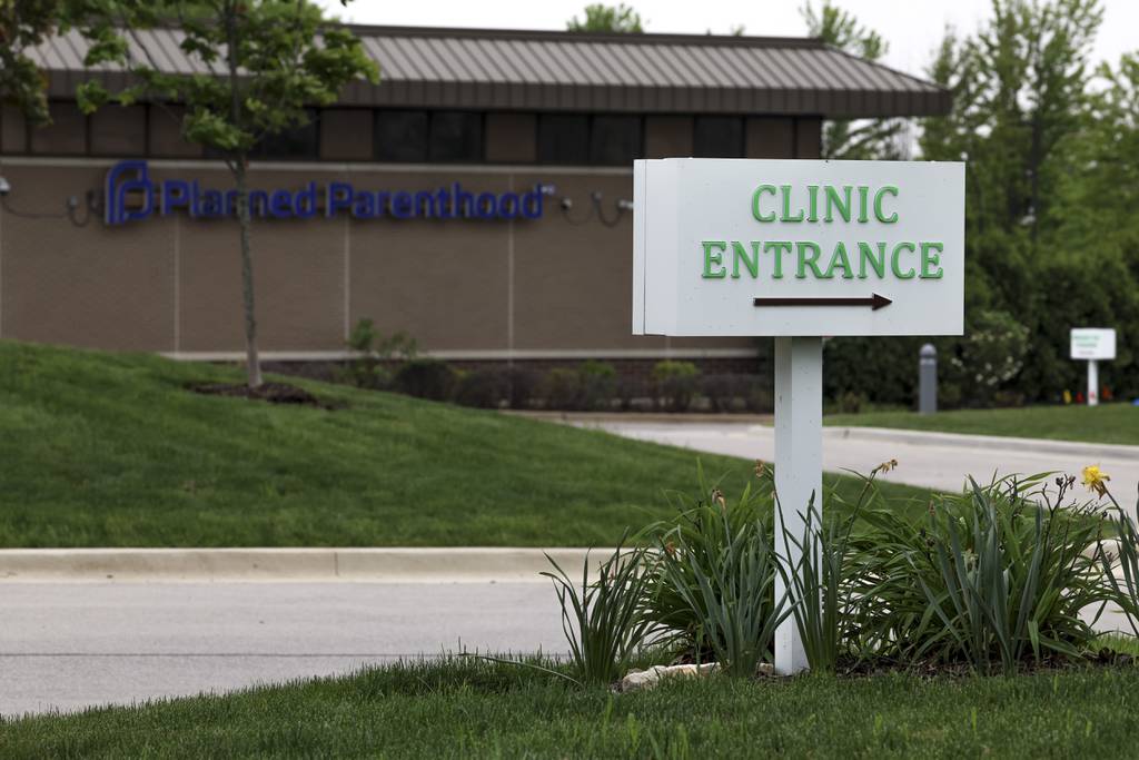 A sign points toward the entrance to the Waterleaf Women’s Center on East New York Street on May 13, 2023, in Aurora. This clinic is directly across the street from Planned Parenthood. 