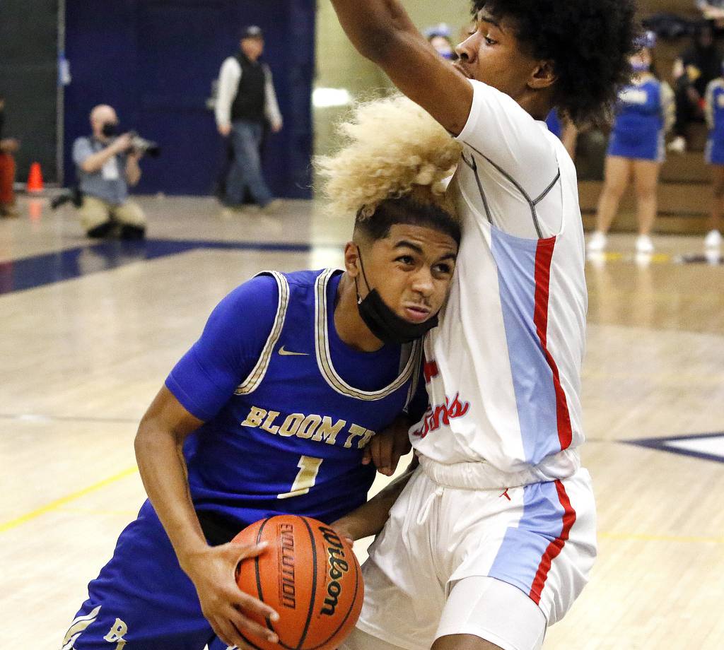 Bloom's Gianni Cobb drives into Kenwood's Bryce Heard (2) on his way to the basket during the Class 4A Thornwood Sectional semifinals on Tuesday, March 1, 2022.