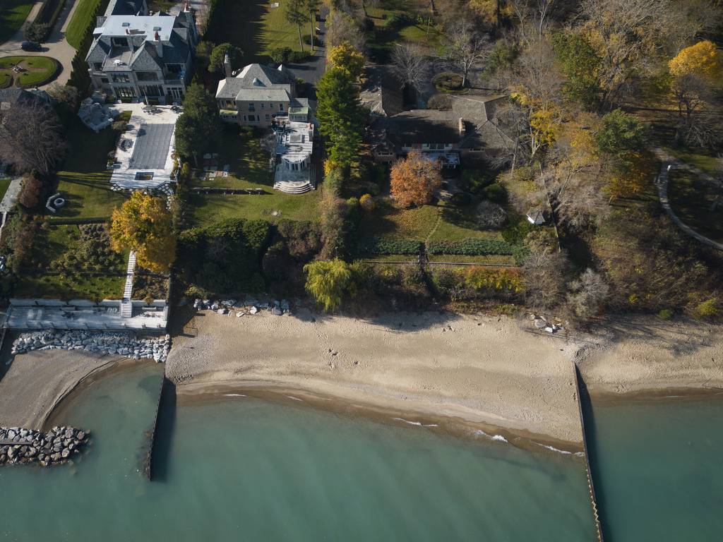 Three homes purchased by Justin Ishbia sit along the lakefront in Winnetka on Nov. 2, 2022. 