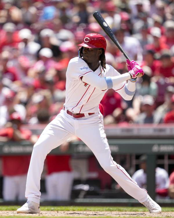 Reds' Elly De La Cruz bats during a game against the Braves on June 25, 2023, in Cincinnati.