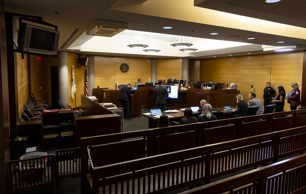 A color-coded system alerts Associate Judge David Kliment and other Kane County judges when a defendant has been jailed for a lengthy amount of time without trial.