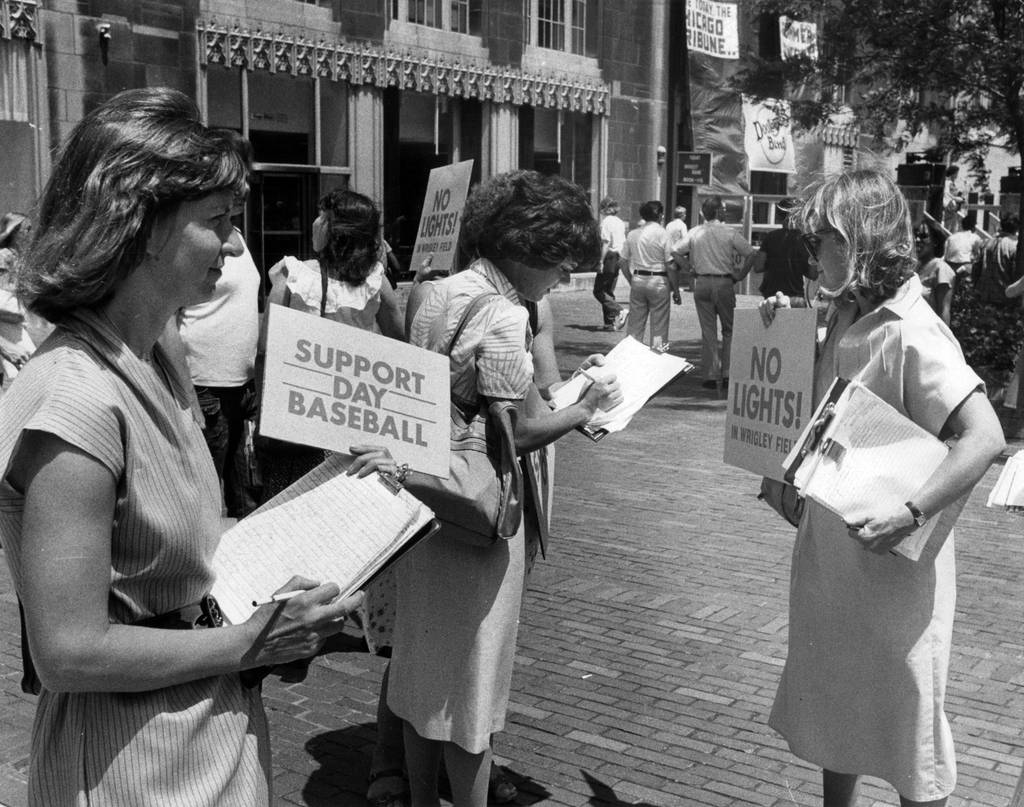 East Lakeview Neighbors collect signatures on July 8, 1981, for a petition against lights at Wrigley Field.