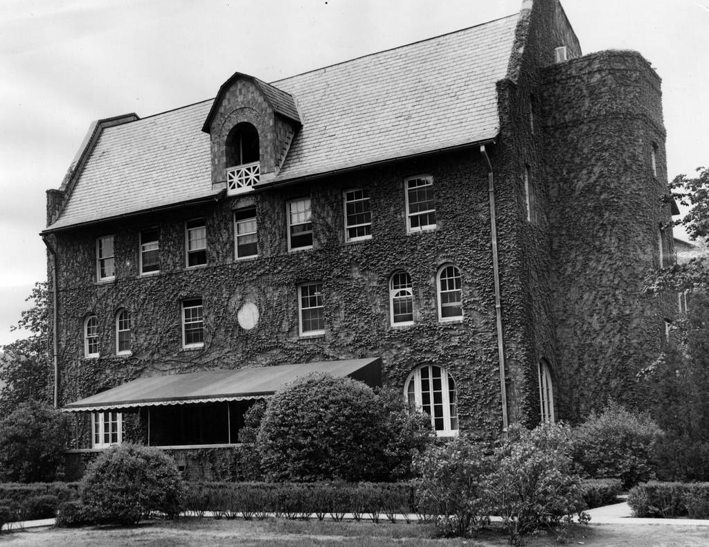 The Sigma Chi house, a fraternity at Northwestern University, on May 26, 1950. 
