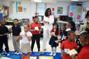 During her visit to Fox Meadows ES, Dr. Feagins joins students on the carpet. (Photo: MSCS Website)