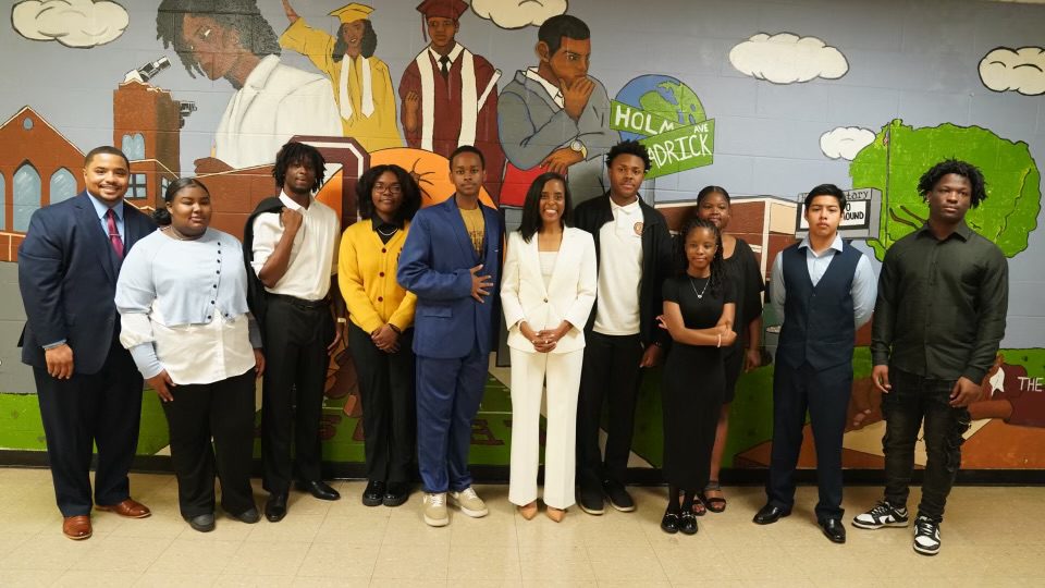 Dr. Feagins (center) is greeted by Principal Kristopher Davis (left) and students at Melrose High School. (Photo: MSCS Website)
